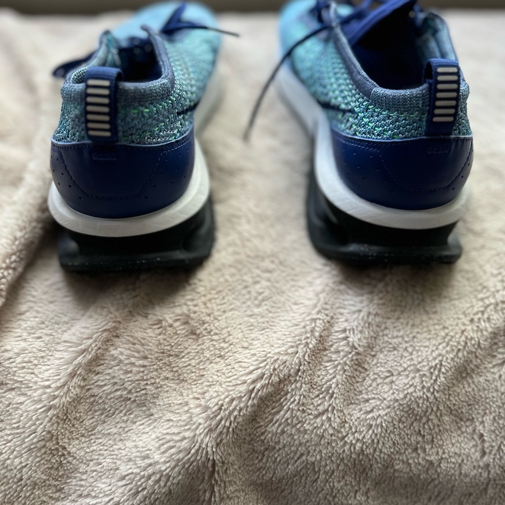 Nike Air Max Flyknit Racer - Picture 4 of 5